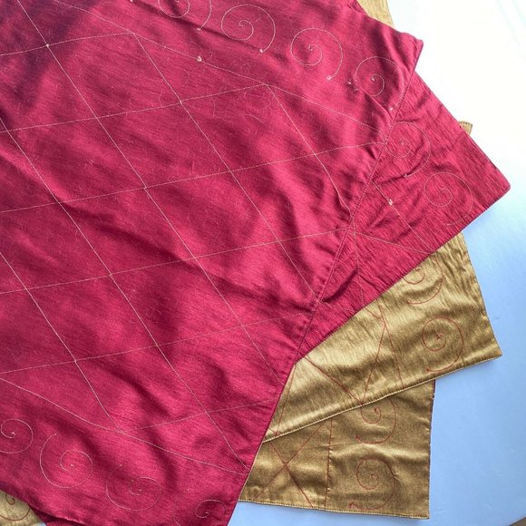 Burgundy Red & Gold Table Placemats Set of 4 - Picture 1 of 9